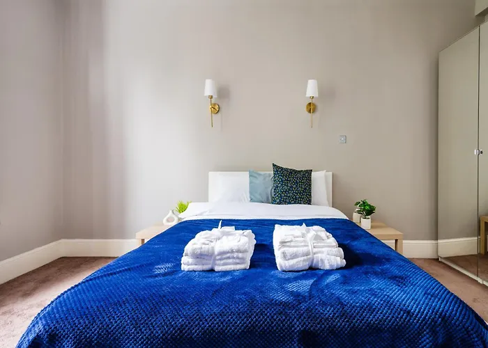 Large 1 Bedroom In Center Of London 2