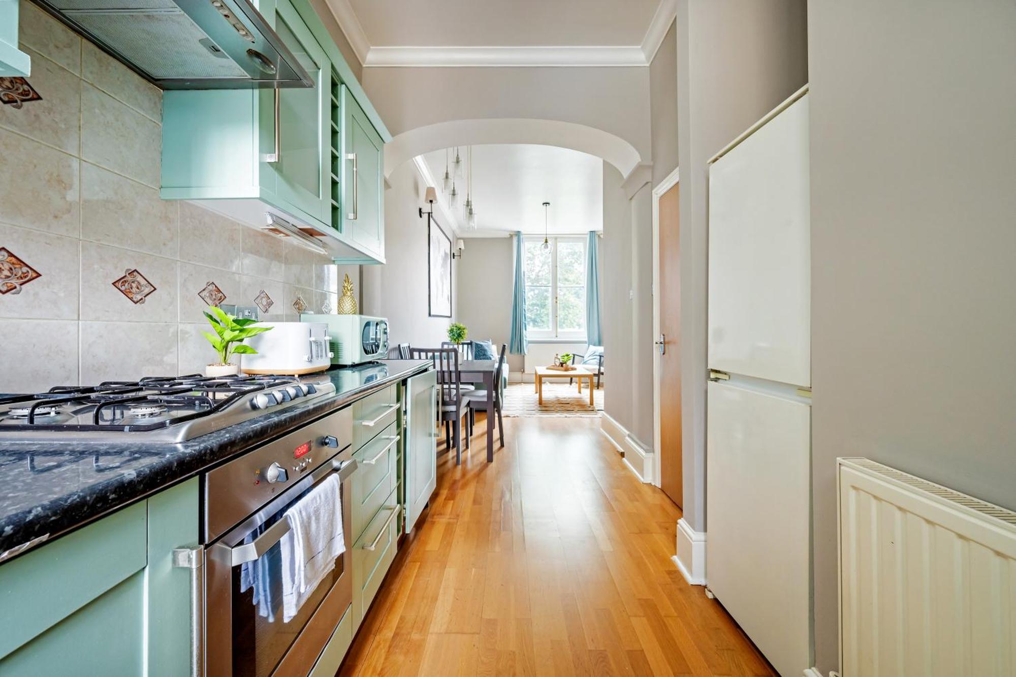 Large 1 Bedroom In Center Of 2 Appartement *