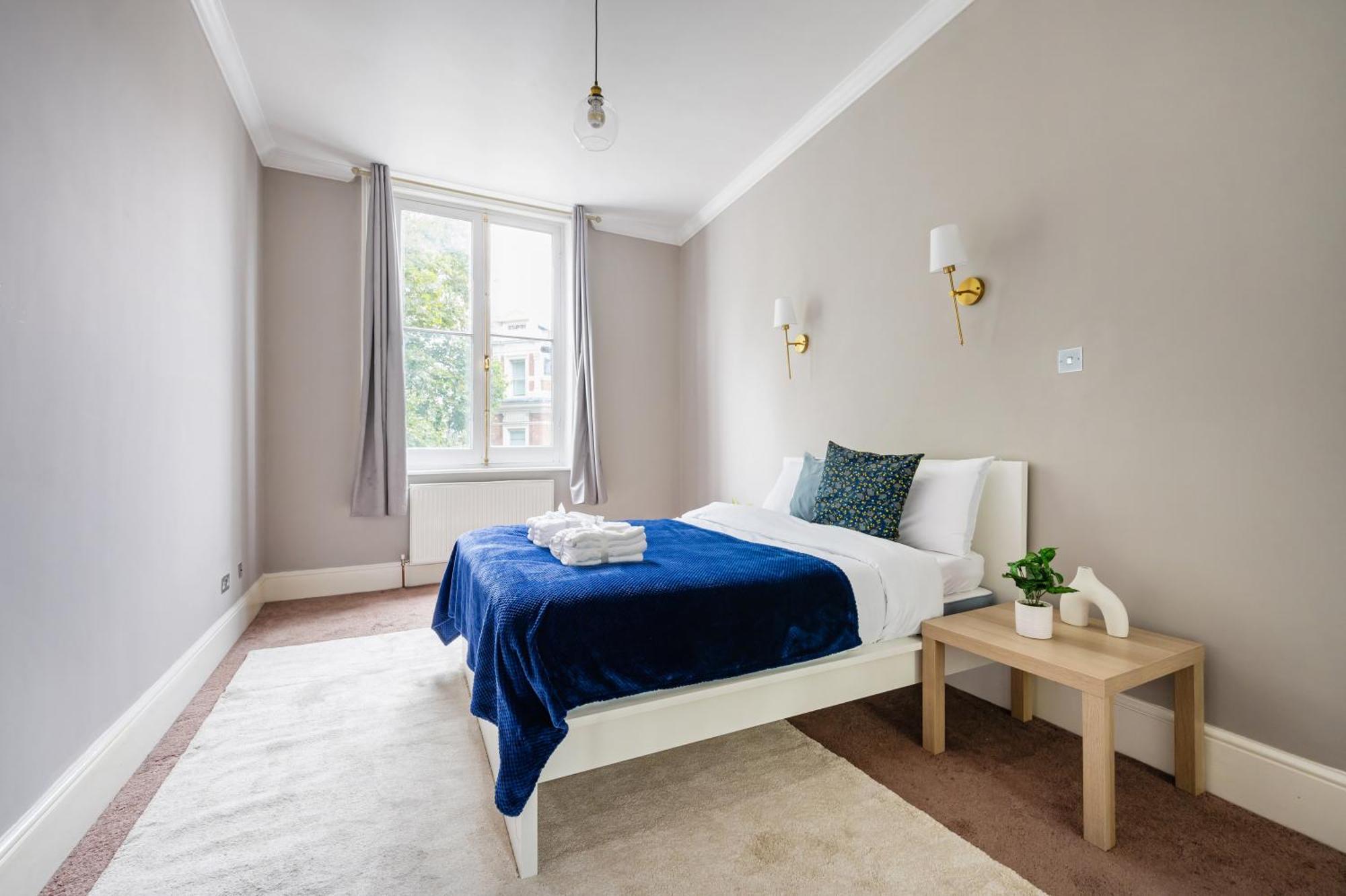 Large 1 Bedroom In Center Of 2 Appartement *