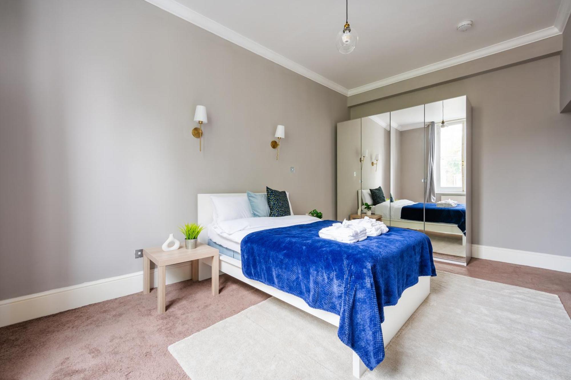 Appartement Large 1 Bedroom In Center Of 2 *