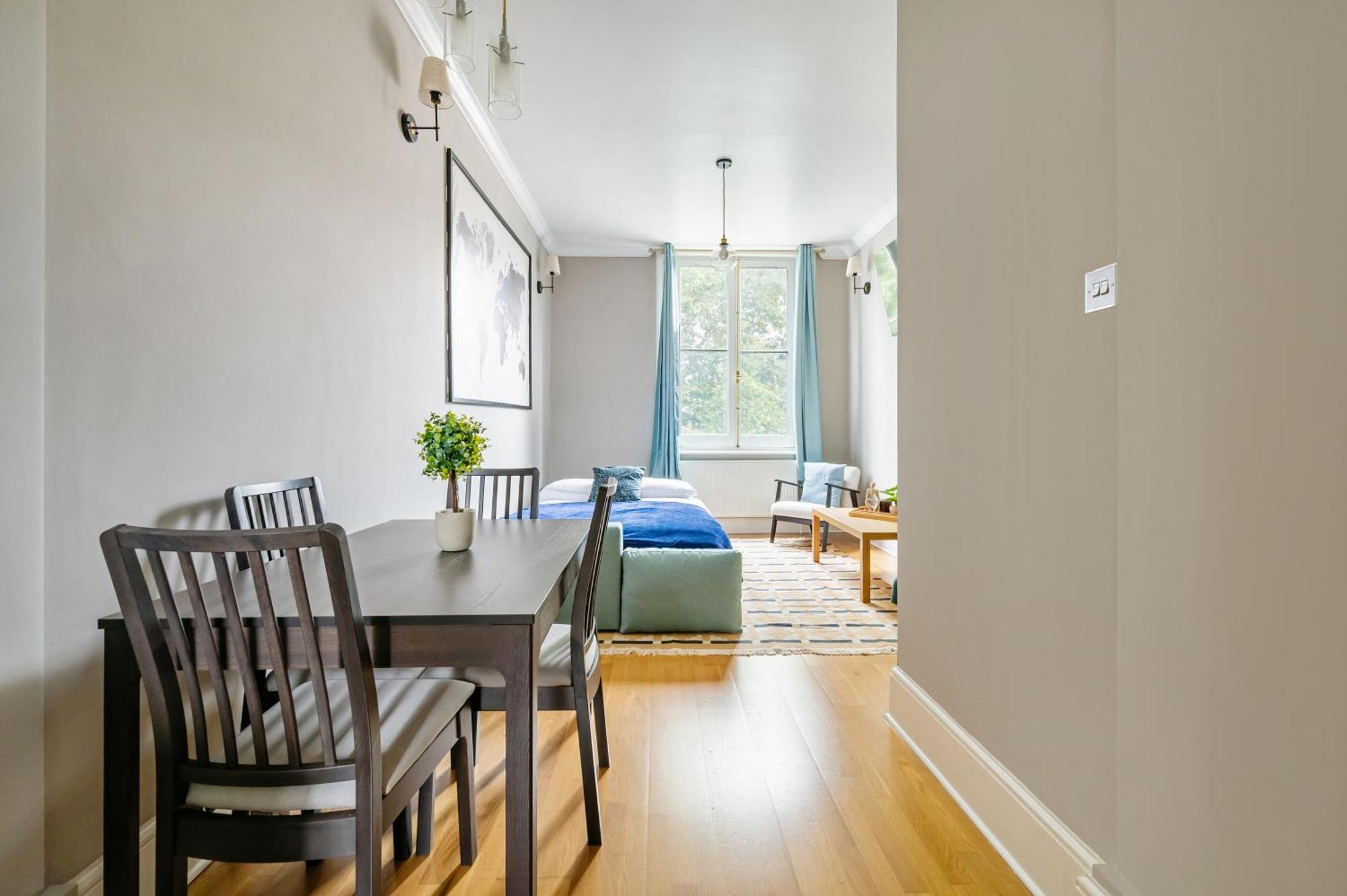 Large 1 Bedroom In Center Of 2 Appartement
