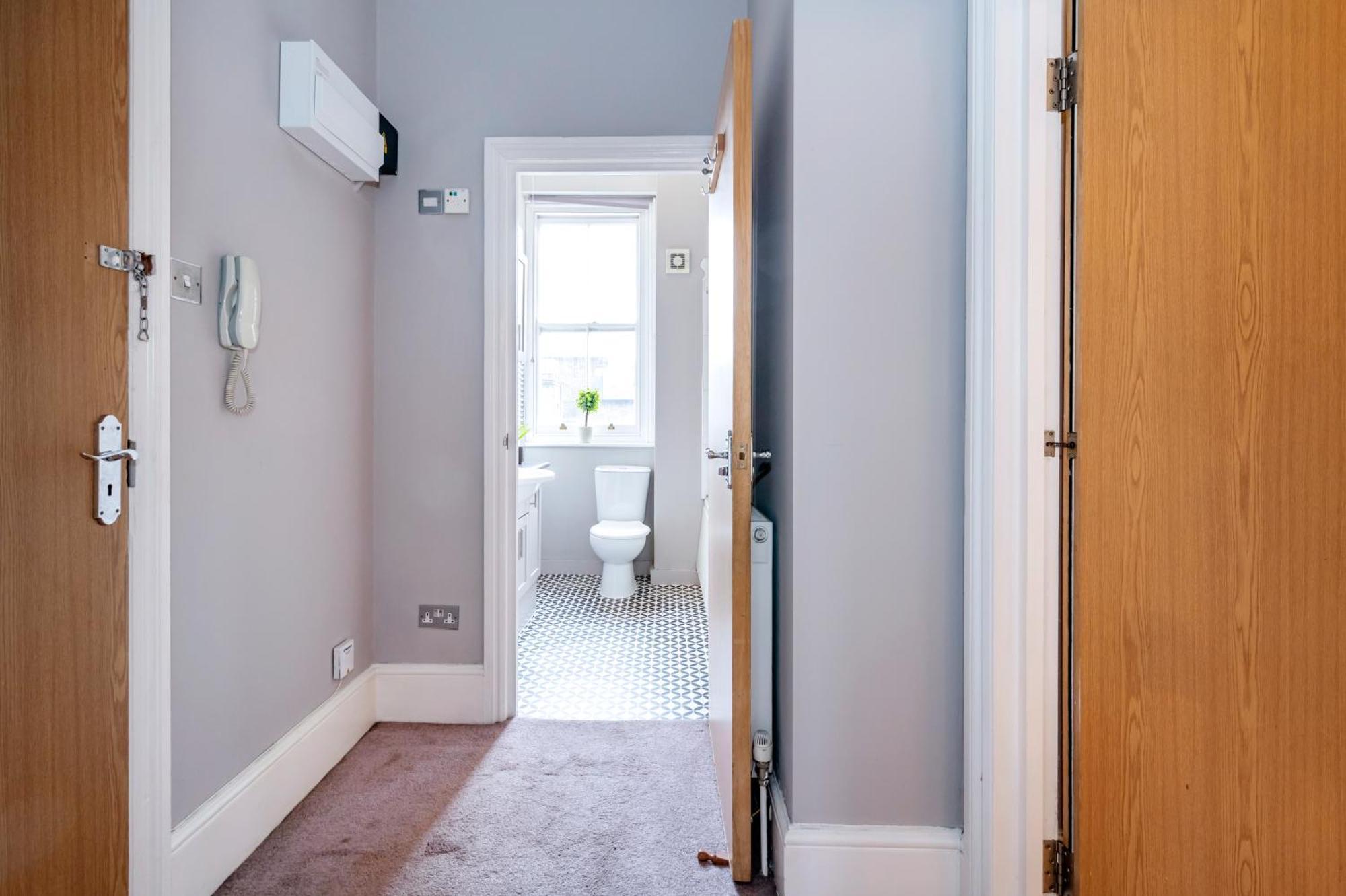 Appartement Large 1 Bedroom In Center Of 2 *